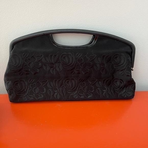 BCBGirls 🔥final sale 🔥⭐️handbag. Pretty flowers. - Picture 1 of 4